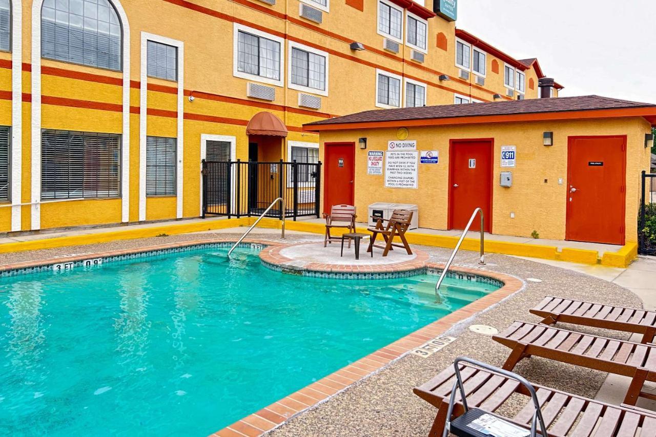 Quality Suites San Antonio Luaran gambar